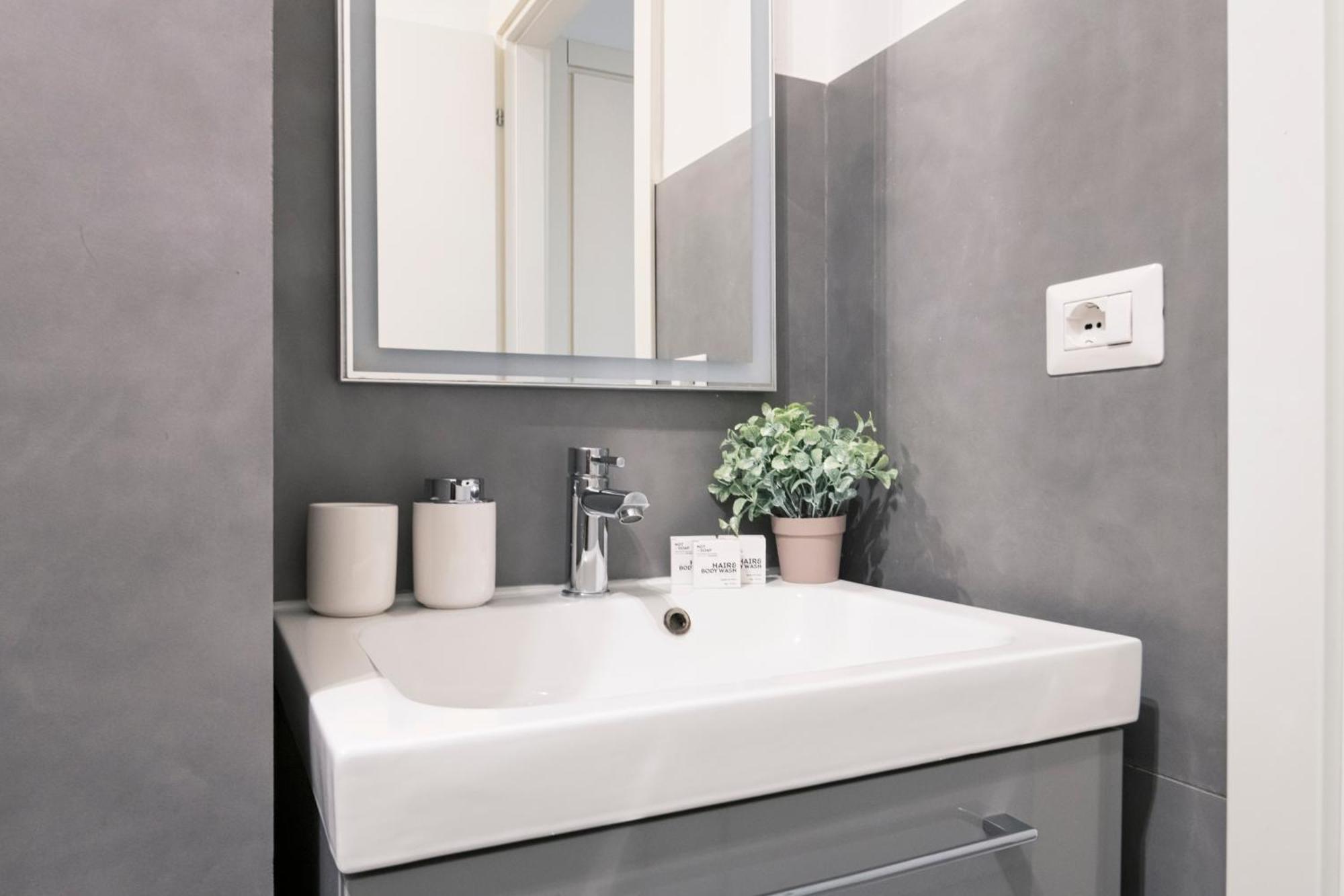 Beautiful Flat Fully Furnished In P.Ta Romana Milán Exteriér fotografie